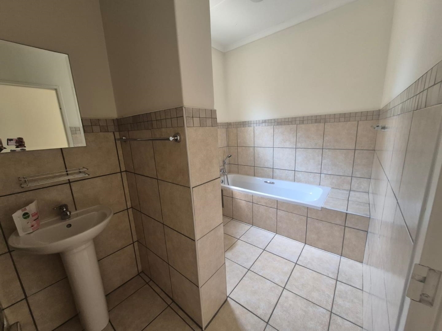 To Let 3 Bedroom Property for Rent in Barbeque Downs Gauteng