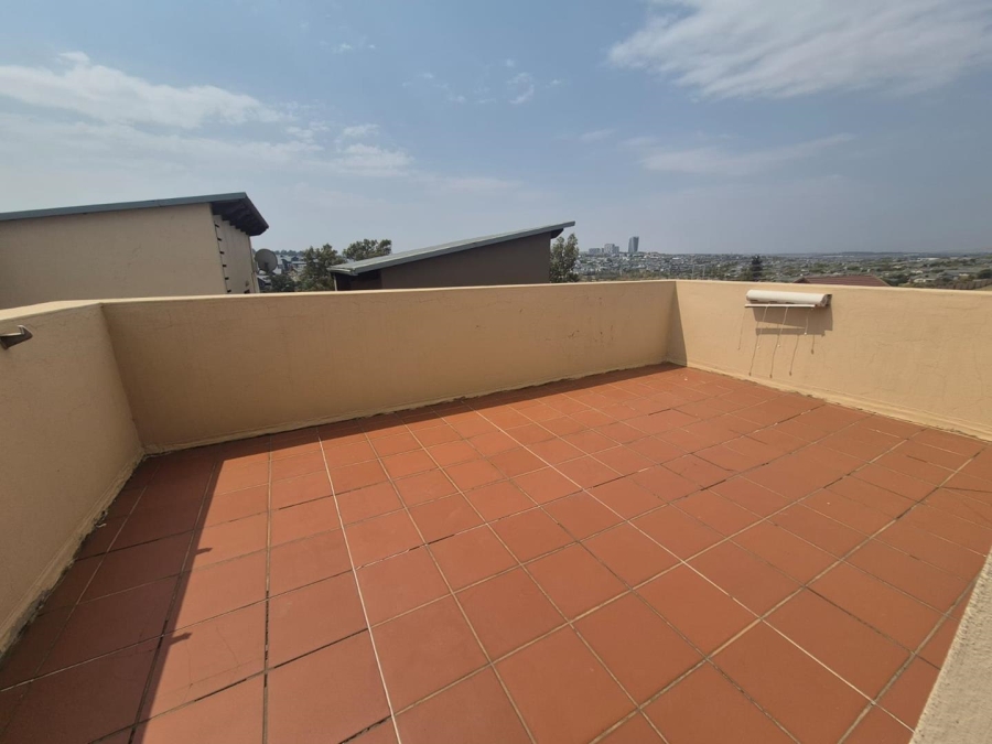 To Let 3 Bedroom Property for Rent in Barbeque Downs Gauteng