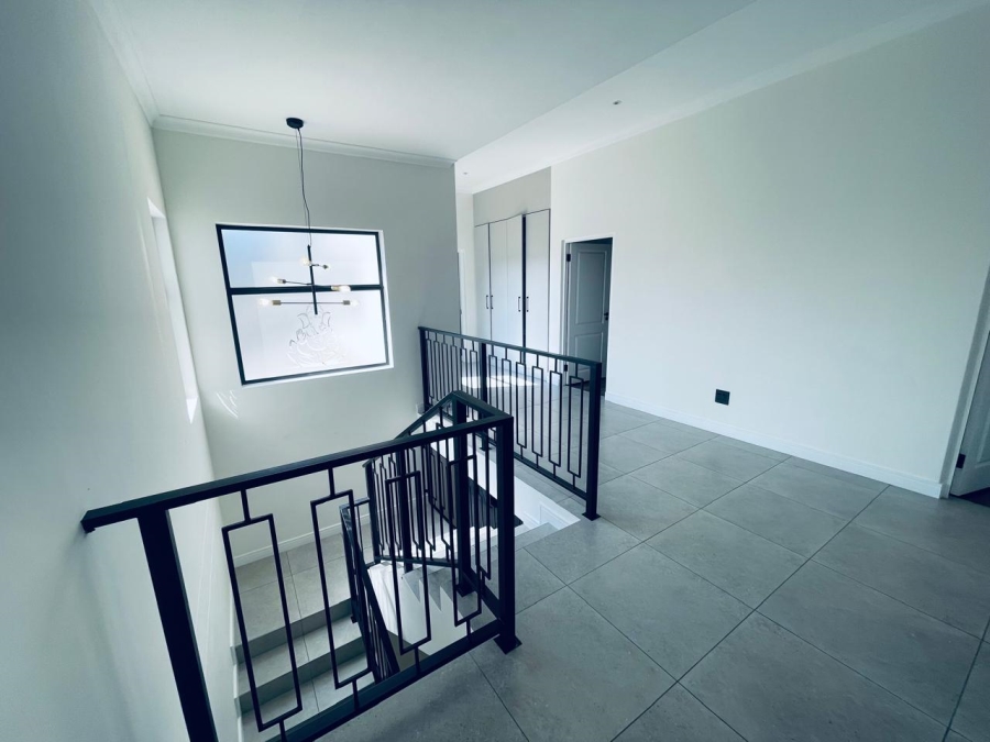 To Let 4 Bedroom Property for Rent in Bryanston Gauteng