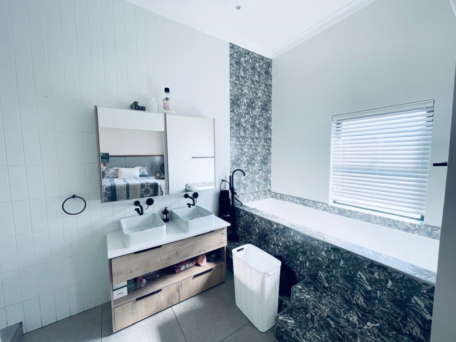 To Let 4 Bedroom Property for Rent in Bryanston Gauteng