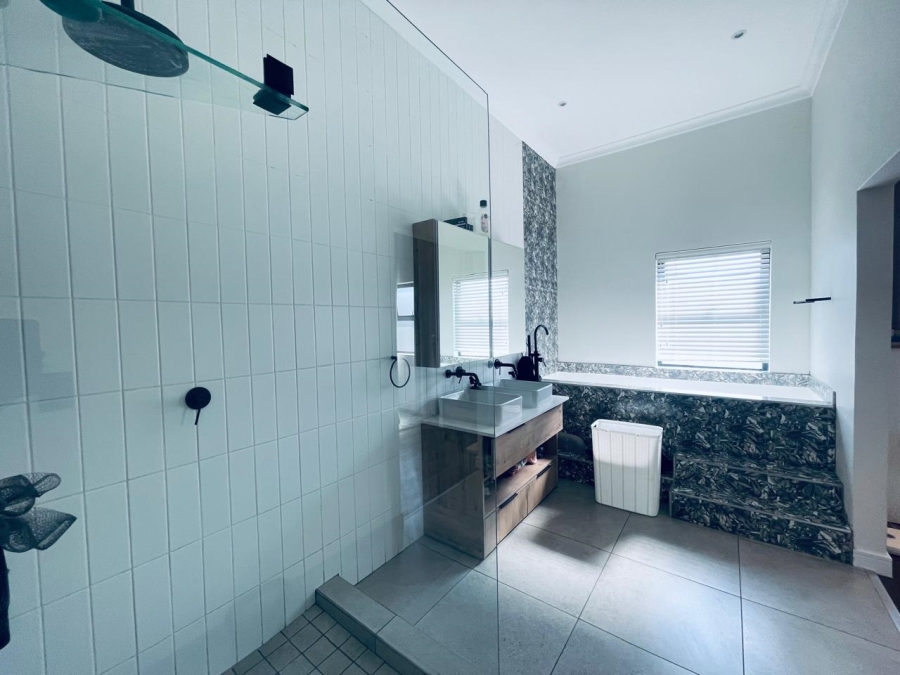 To Let 4 Bedroom Property for Rent in Bryanston Gauteng