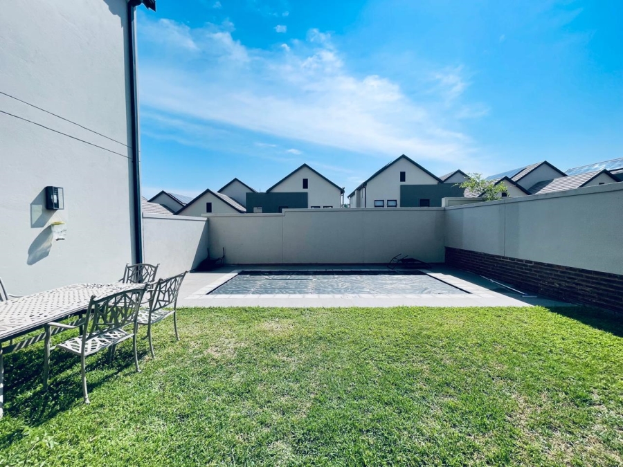 To Let 4 Bedroom Property for Rent in Bryanston Gauteng
