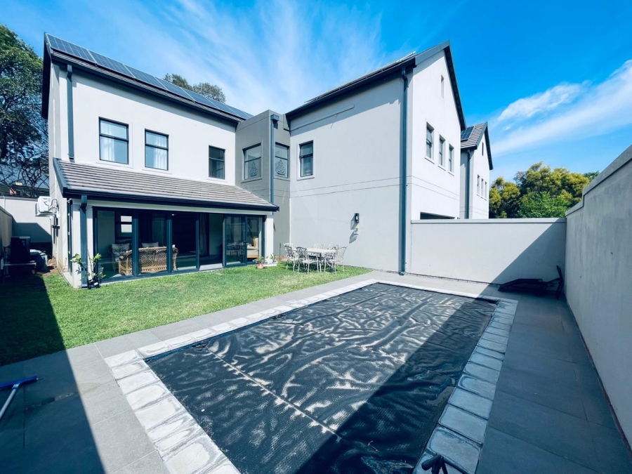 To Let 4 Bedroom Property for Rent in Bryanston Gauteng