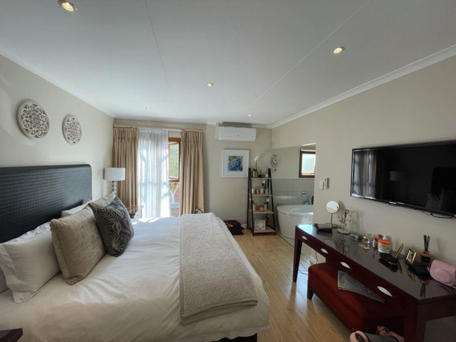 To Let 3 Bedroom Property for Rent in Illovo Gauteng