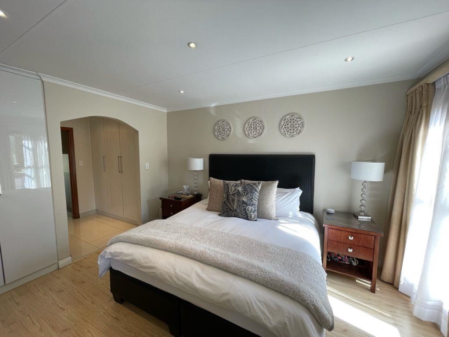 To Let 3 Bedroom Property for Rent in Illovo Gauteng