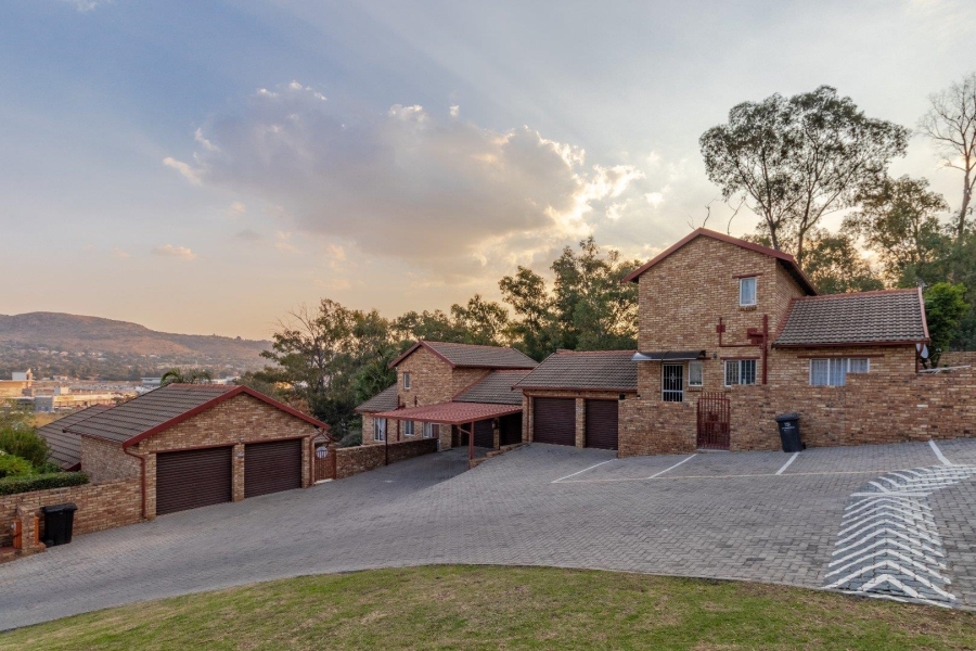 3 Bedroom Property for Sale in Wilgeheuwel Gauteng