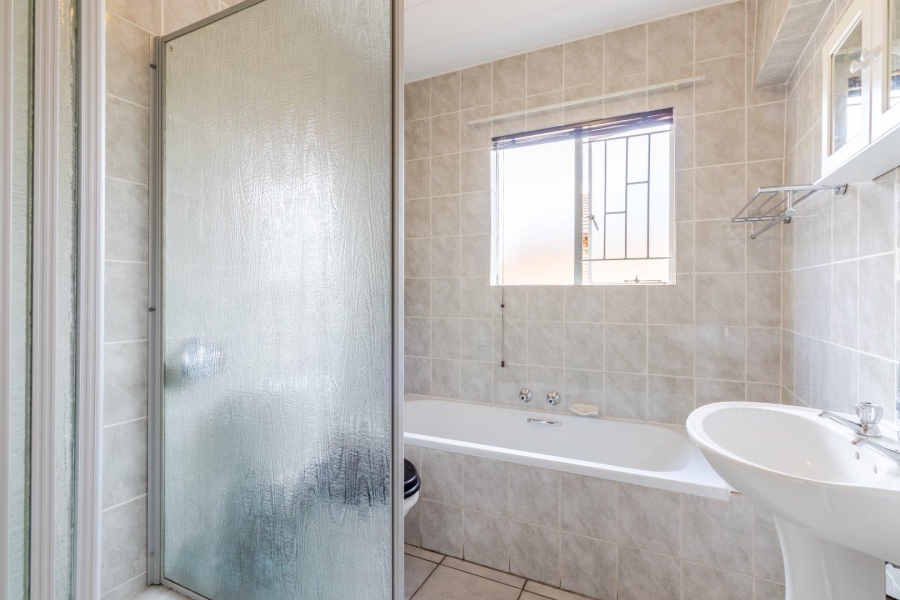 3 Bedroom Property for Sale in Wilgeheuwel Gauteng