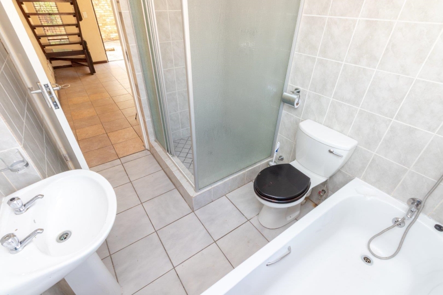 3 Bedroom Property for Sale in Wilgeheuwel Gauteng