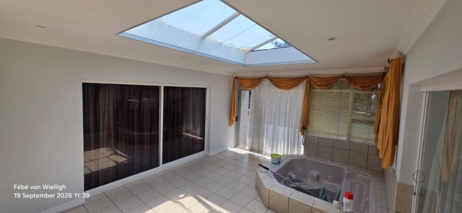 6 Bedroom Property for Sale in Noordheuwel Gauteng