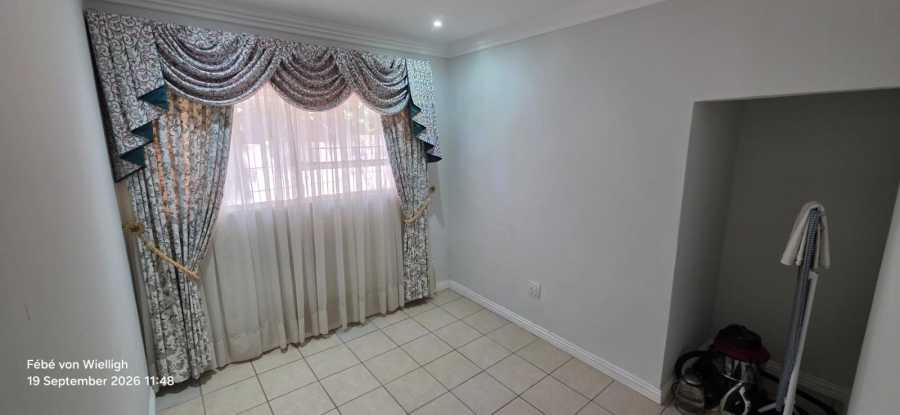 6 Bedroom Property for Sale in Noordheuwel Gauteng