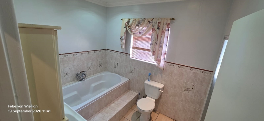 6 Bedroom Property for Sale in Noordheuwel Gauteng