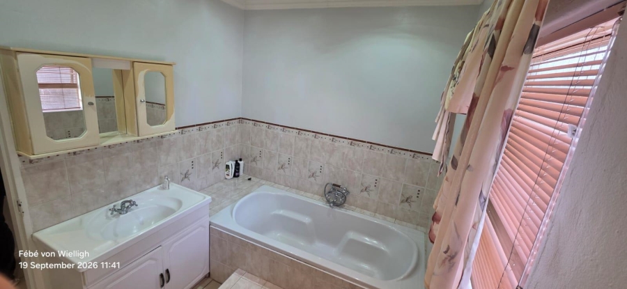6 Bedroom Property for Sale in Noordheuwel Gauteng