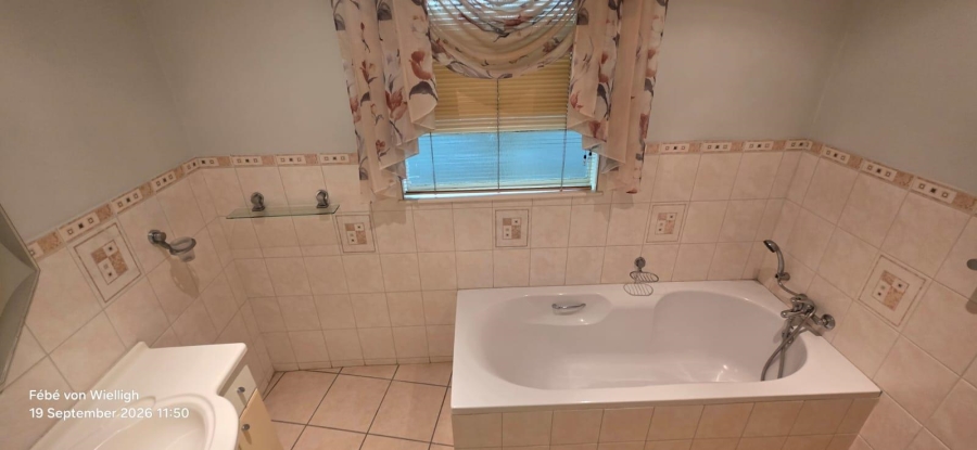 6 Bedroom Property for Sale in Noordheuwel Gauteng