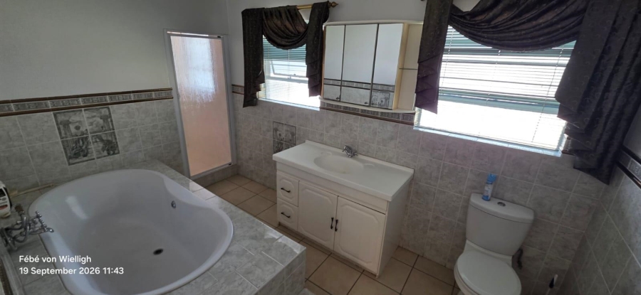 6 Bedroom Property for Sale in Noordheuwel Gauteng