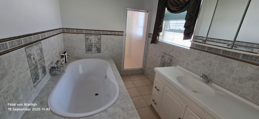 6 Bedroom Property for Sale in Noordheuwel Gauteng