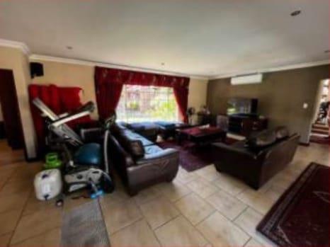 To Let 4 Bedroom Property for Rent in Eldoraigne Gauteng
