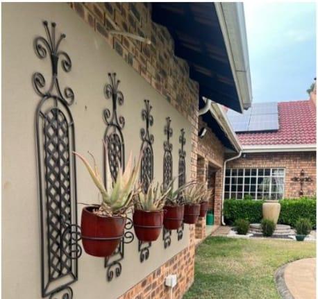 To Let 4 Bedroom Property for Rent in Eldoraigne Gauteng