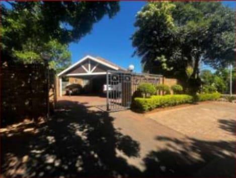To Let 4 Bedroom Property for Rent in Eldoraigne Gauteng