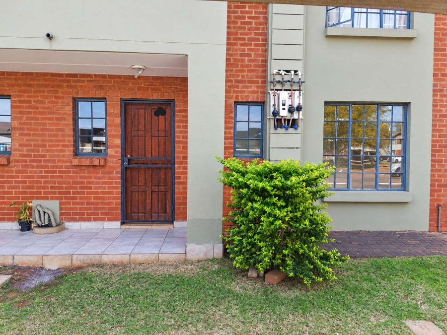 2 Bedroom Property for Sale in Theresa Park Gauteng