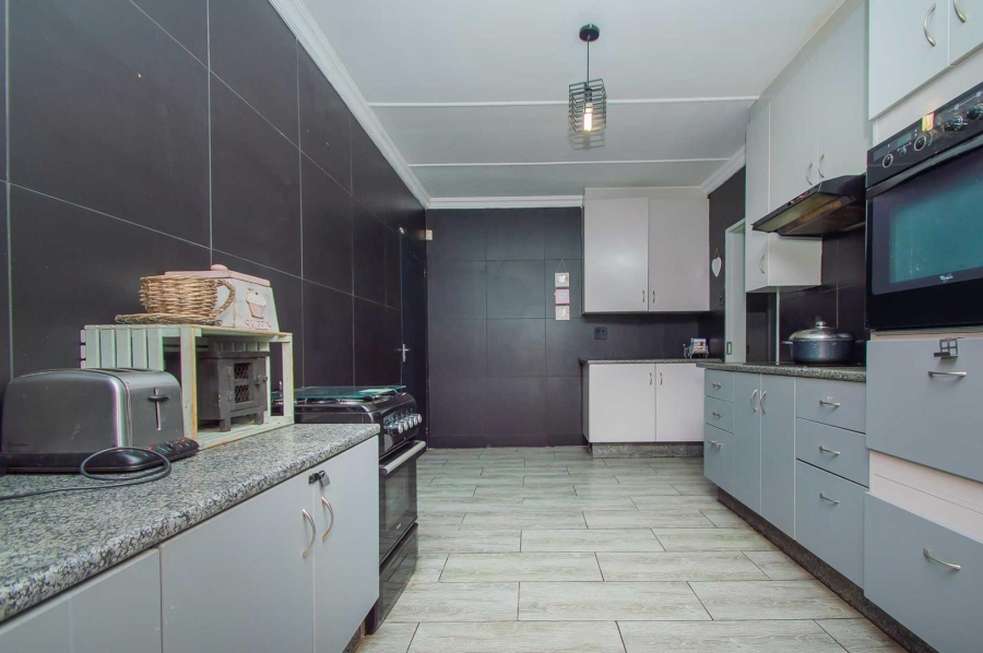 5 Bedroom Property for Sale in Blairgowrie Gauteng