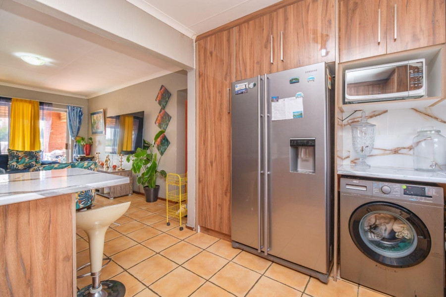 3 Bedroom Property for Sale in Die Hoewes Gauteng