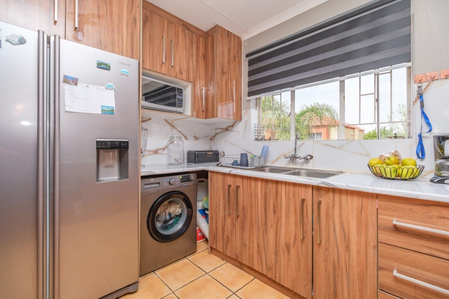 3 Bedroom Property for Sale in Die Hoewes Gauteng