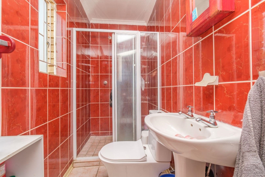 3 Bedroom Property for Sale in Die Hoewes Gauteng