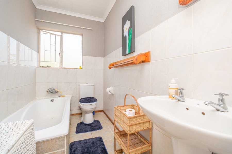 3 Bedroom Property for Sale in Die Hoewes Gauteng