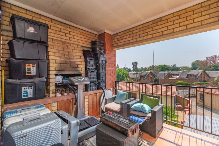 3 Bedroom Property for Sale in Die Hoewes Gauteng