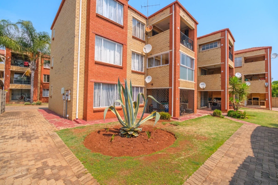 3 Bedroom Property for Sale in Die Hoewes Gauteng