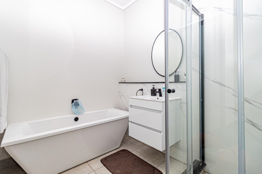 2 Bedroom Property for Sale in Waterfall Gauteng