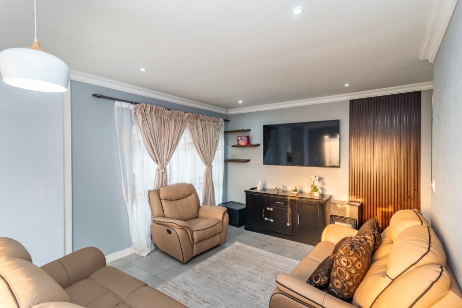 3 Bedroom Property for Sale in Wildtuinpark Gauteng