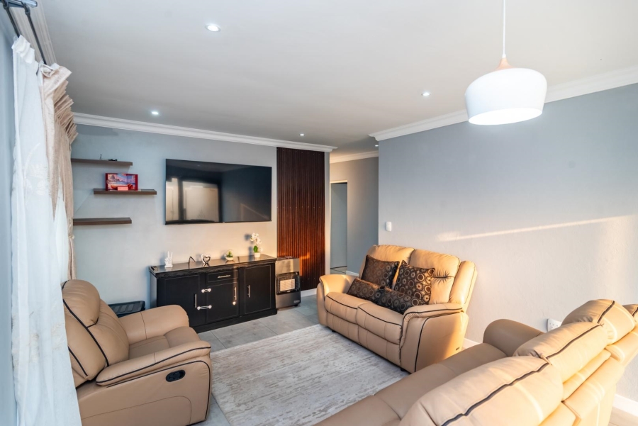 3 Bedroom Property for Sale in Wildtuinpark Gauteng