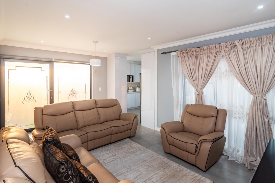 3 Bedroom Property for Sale in Wildtuinpark Gauteng