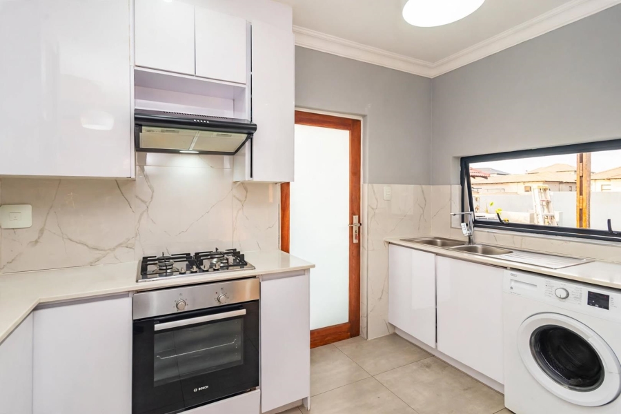 3 Bedroom Property for Sale in Wildtuinpark Gauteng