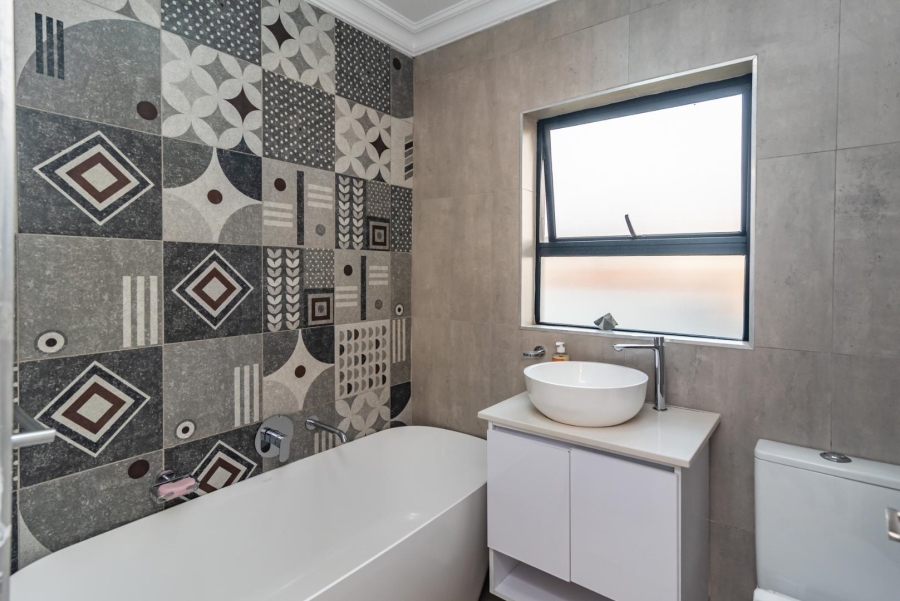 3 Bedroom Property for Sale in Wildtuinpark Gauteng