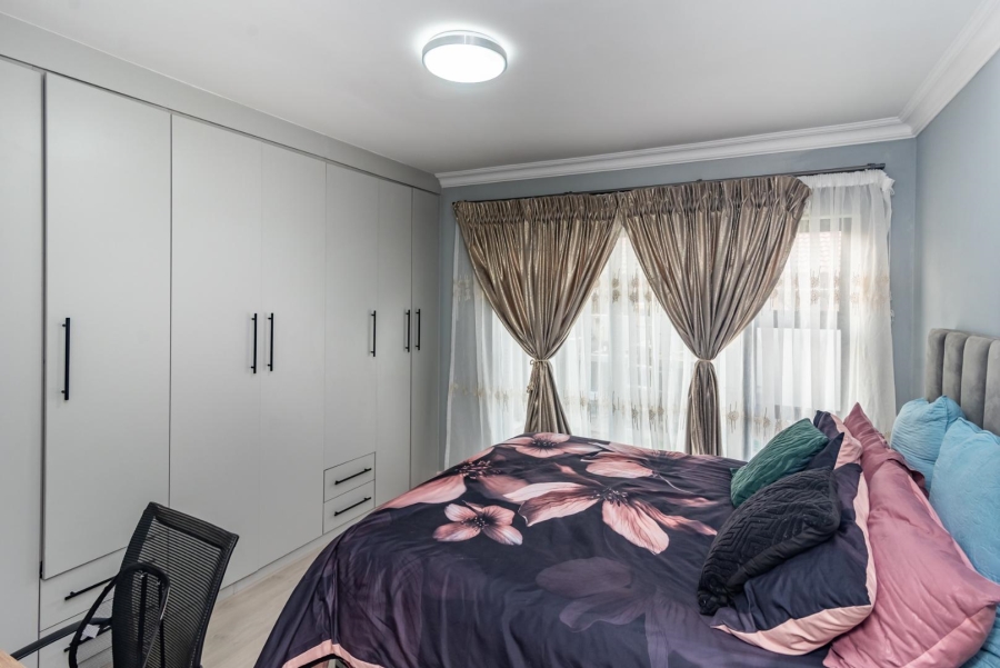 3 Bedroom Property for Sale in Wildtuinpark Gauteng