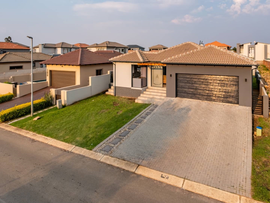 3 Bedroom Property for Sale in Wildtuinpark Gauteng