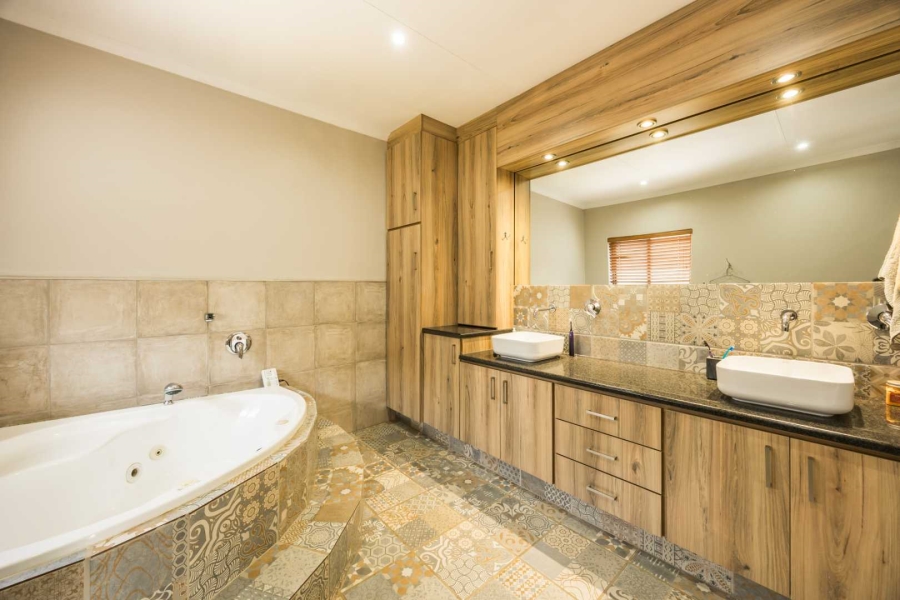 3 Bedroom Property for Sale in Wapadrand Gauteng