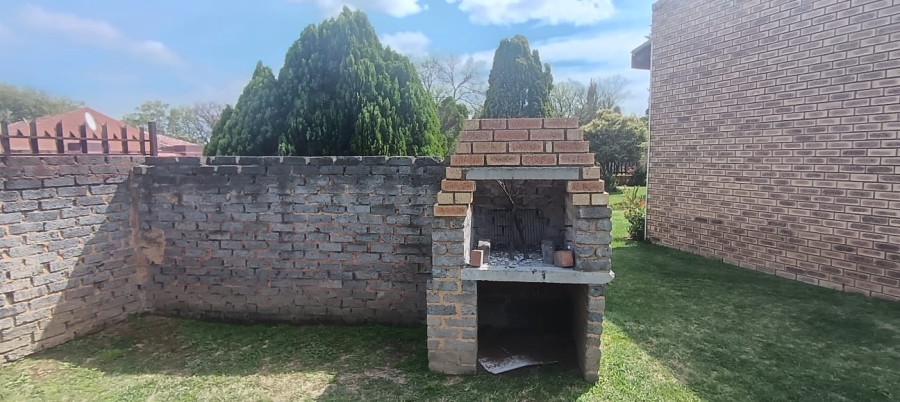 4 Bedroom Property for Sale in Crystal Park Gauteng