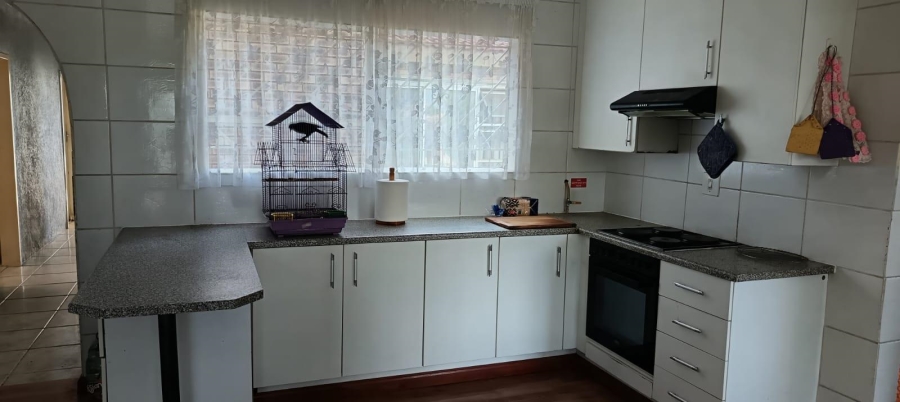 4 Bedroom Property for Sale in Crystal Park Gauteng