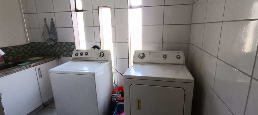 4 Bedroom Property for Sale in Crystal Park Gauteng
