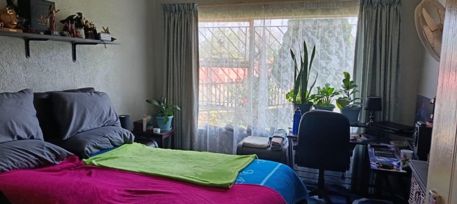 4 Bedroom Property for Sale in Crystal Park Gauteng