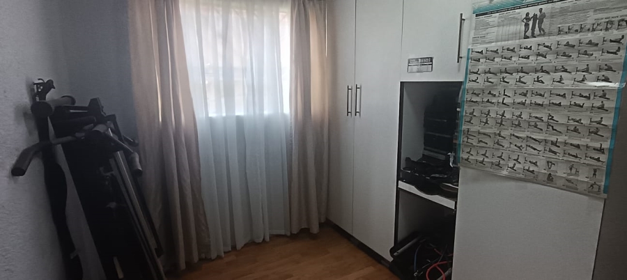4 Bedroom Property for Sale in Crystal Park Gauteng