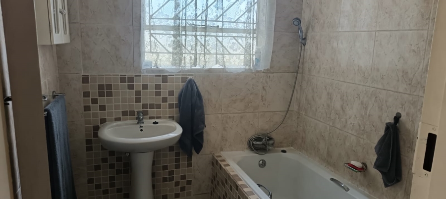 4 Bedroom Property for Sale in Crystal Park Gauteng