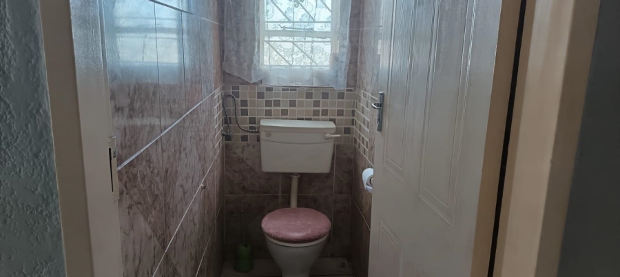 4 Bedroom Property for Sale in Crystal Park Gauteng