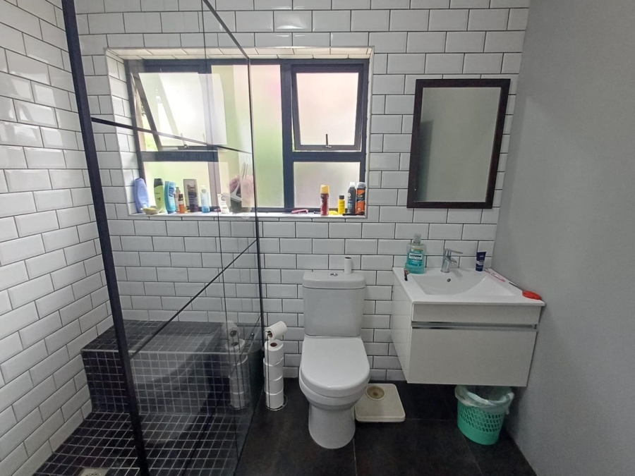 To Let 3 Bedroom Property for Rent in Robindale Gauteng