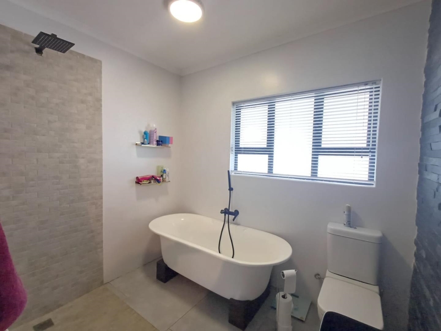 To Let 3 Bedroom Property for Rent in Robindale Gauteng