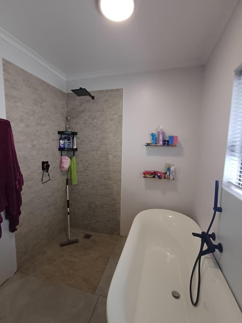 To Let 3 Bedroom Property for Rent in Robindale Gauteng