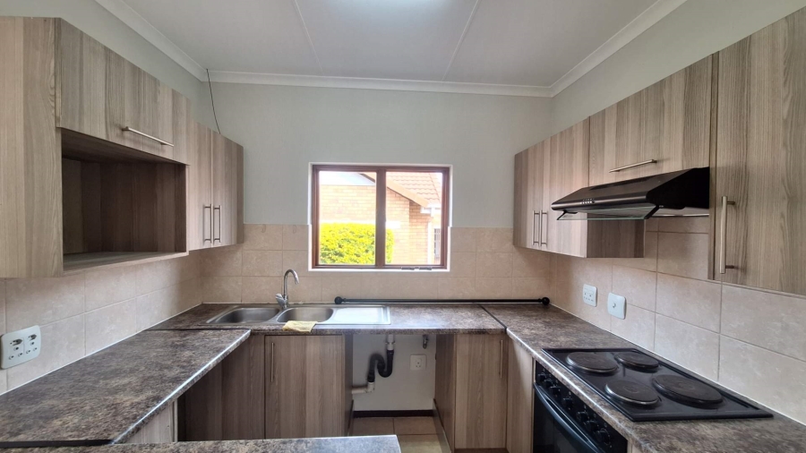 To Let 2 Bedroom Property for Rent in Randpark Ridge Gauteng